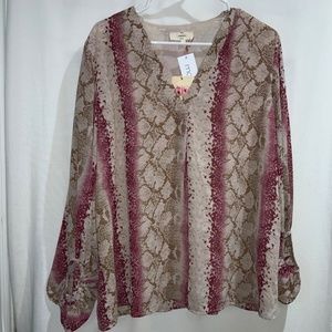 Entro reptile print blouse Sz L V neck balloon sleeve new with tags